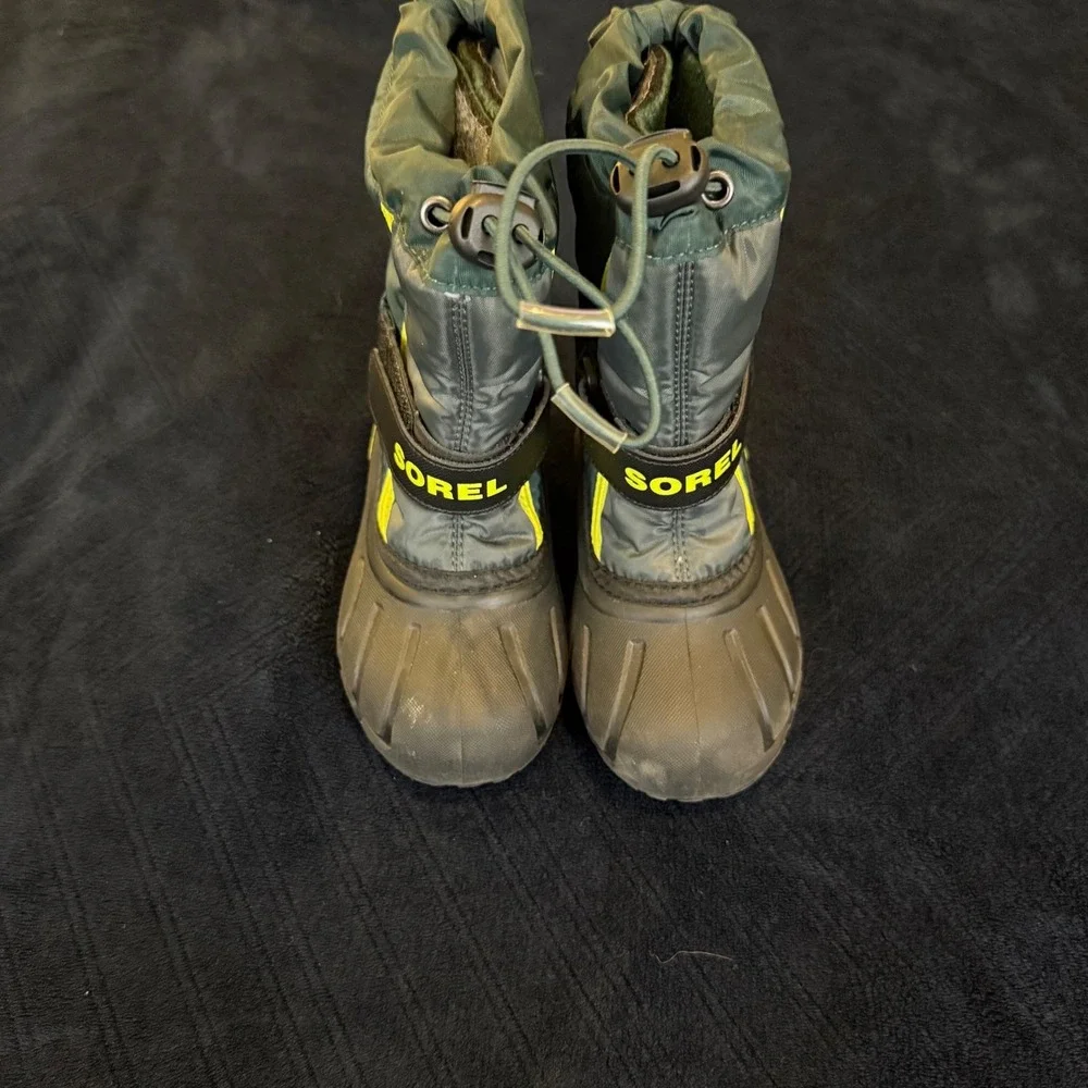 Sorel Kids Snow Flurry Boots Dark Green Black Yellow NC1965-370 Size‎ 10 Toddler